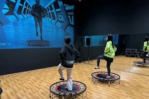 24時間アミューズメント型フィットネスクラブ「FIT-EASY 静岡駅前店」シミュレーションゴルフ、バーチャルスタジオを導入
