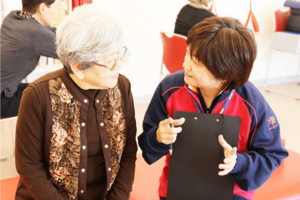 通所介護施設向け加算取得支援サービス「R-Smart」の提供を開始～LIFE運用に伴う機能訓練加算と口腔機能向上加算の効率的な算定を実現～