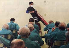 アロー、府中刑務所より表彰。受刑者へ運動プログラム提供