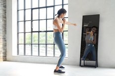 ルネサンス、ミラー型オンラインデバイス「FitnessMirror™」を活用した取り組みを開始
