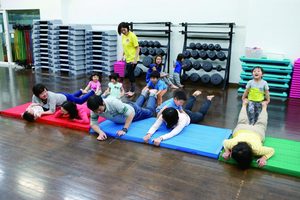 運動遊びを通して、運動能力・認知能力・社会性を養う