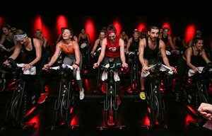 『Cyclebar Akasaka』、赤坂の生姜サウナ『金の亀』・コンパクトホテル『ファーストキャビン赤坂』と提携