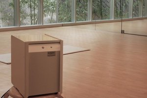 次亜塩素酸水の空間噴霧、有効性・安全性はあるが、使用方法には注意を