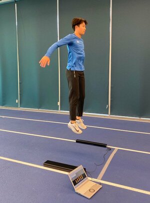 体力測定のDXから生まれた、センサーを使用したストレスのない測定器<br />非接触型リバウンドジャンプ測定器