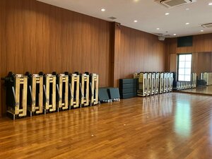 折り畳みできるピラティスリフォーマーとインストラクター養成をセットで提供