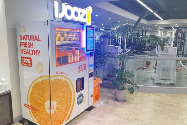 LOCOKウェルネスガーデン品川御殿山」で生搾りオレンジジュース自動